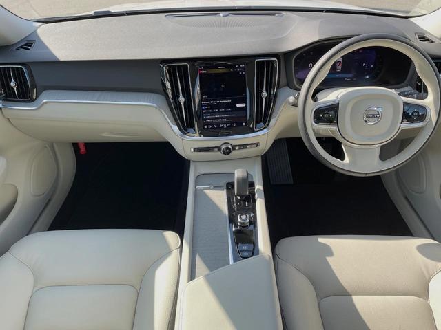 Ｖ６０ プラス　Ｂ４　認定中古車　本革シート　インテリセーフ　衝突被害軽減ブレーキ　パイロットアシスト　レーダークルーズ　純正９インチナビ　シートヒーター　ハンドルヒーター　パワーシート　フロントカメラ（2枚目）