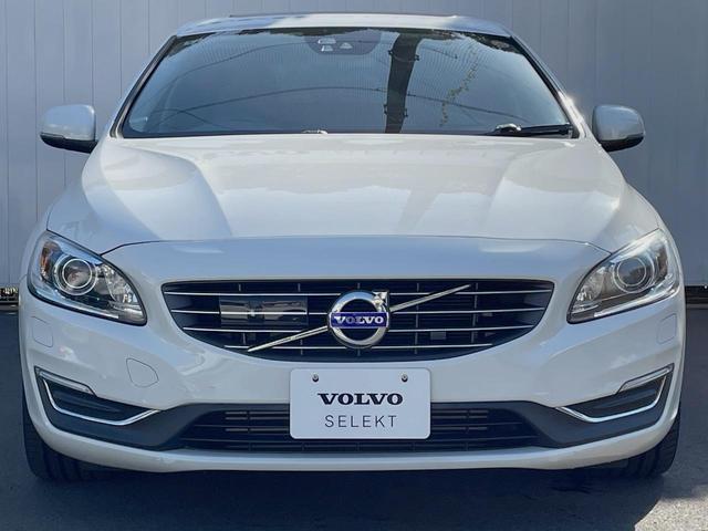 Ｖ６０ Ｄ４　クラシック　本革シート　インテリセーフ　衝突被害軽減ブレーキ　パイロットアシスト　純正ナビ　シートヒーター　バックカメラ　Ｂｌｕｅｔｏｏｔｈ　ＬＥＤヘッドライト　ブラインドスポットインフォメーション（13枚目）