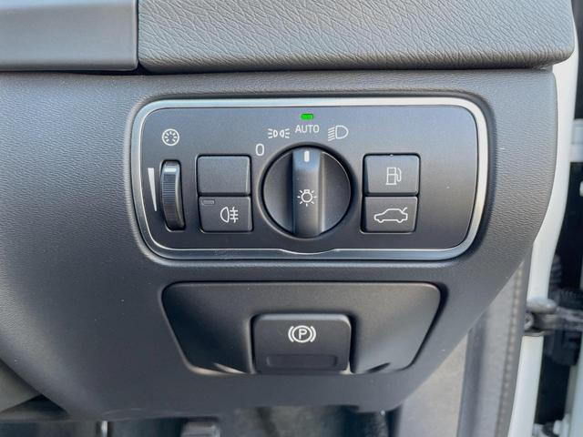 Ｖ６０ Ｄ４　クラシック　本革シート　インテリセーフ　衝突被害軽減ブレーキ　パイロットアシスト　純正ナビ　シートヒーター　バックカメラ　Ｂｌｕｅｔｏｏｔｈ　ＬＥＤヘッドライト　ブラインドスポットインフォメーション（20枚目）