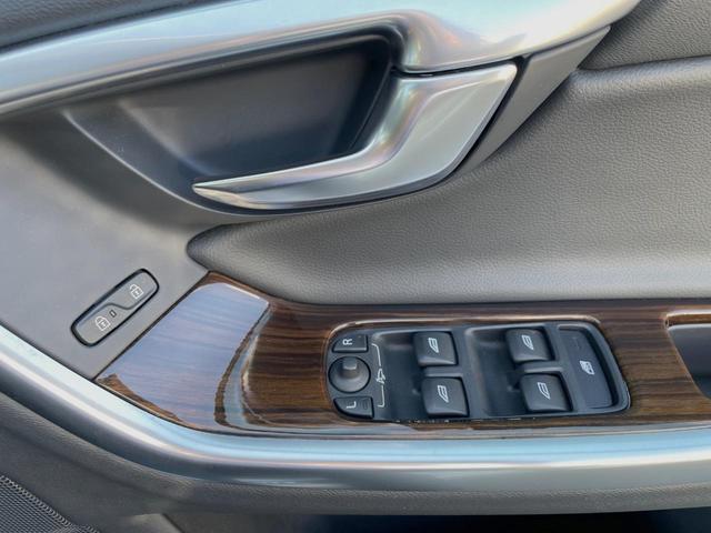 Ｖ６０ Ｄ４　クラシック　本革シート　インテリセーフ　衝突被害軽減ブレーキ　パイロットアシスト　純正ナビ　シートヒーター　バックカメラ　Ｂｌｕｅｔｏｏｔｈ　ＬＥＤヘッドライト　ブラインドスポットインフォメーション（21枚目）