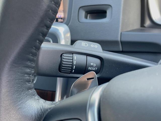 Ｖ６０ Ｄ４　クラシック　本革シート　インテリセーフ　衝突被害軽減ブレーキ　パイロットアシスト　純正ナビ　シートヒーター　バックカメラ　Ｂｌｕｅｔｏｏｔｈ　ＬＥＤヘッドライト　ブラインドスポットインフォメーション（27枚目）
