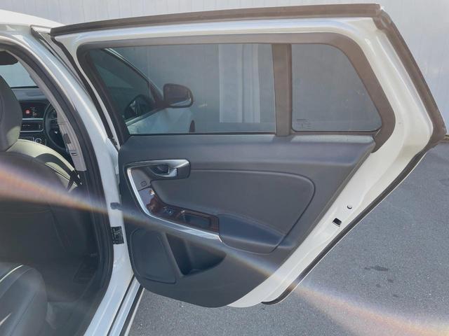 Ｖ６０ Ｄ４　クラシック　本革シート　インテリセーフ　衝突被害軽減ブレーキ　パイロットアシスト　純正ナビ　シートヒーター　バックカメラ　Ｂｌｕｅｔｏｏｔｈ　ＬＥＤヘッドライト　ブラインドスポットインフォメーション（29枚目）