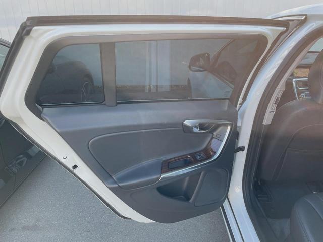Ｖ６０ Ｄ４　クラシック　本革シート　インテリセーフ　衝突被害軽減ブレーキ　パイロットアシスト　純正ナビ　シートヒーター　バックカメラ　Ｂｌｕｅｔｏｏｔｈ　ＬＥＤヘッドライト　ブラインドスポットインフォメーション（36枚目）