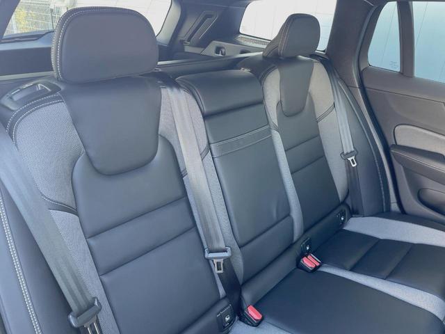 Ｖ６０ Ｂ５　Ｒデザイン　認定中古車　ナッパレザーシート　ｈａｒｍａｎ／ｋａｒｄｏｎ　インテリセーフ　３６０ビューカメラ　パイロットアシスト　レーダークルーズ　純正９インチナビ　マッサージ機能付きシート　シートヒーター（12枚目）