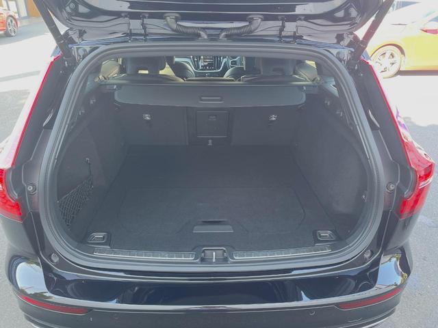 Ｖ６０ Ｂ５　Ｒデザイン　認定中古車　ナッパレザーシート　ｈａｒｍａｎ／ｋａｒｄｏｎ　インテリセーフ　３６０ビューカメラ　パイロットアシスト　レーダークルーズ　純正９インチナビ　マッサージ機能付きシート　シートヒーター（16枚目）