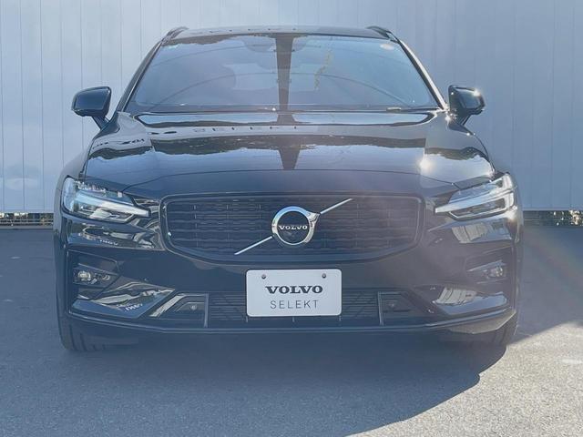 Ｖ６０ Ｂ５　Ｒデザイン　認定中古車　ナッパレザーシート　ｈａｒｍａｎ／ｋａｒｄｏｎ　インテリセーフ　３６０ビューカメラ　パイロットアシスト　レーダークルーズ　純正９インチナビ　マッサージ機能付きシート　シートヒーター（17枚目）