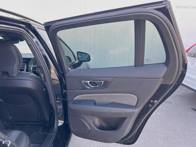 Ｖ６０ Ｂ５　Ｒデザイン　認定中古車　ナッパレザーシート　ｈａｒｍａｎ／ｋａｒｄｏｎ　インテリセーフ　３６０ビューカメラ　パイロットアシスト　レーダークルーズ　純正９インチナビ　マッサージ機能付きシート　シートヒーター（25枚目）