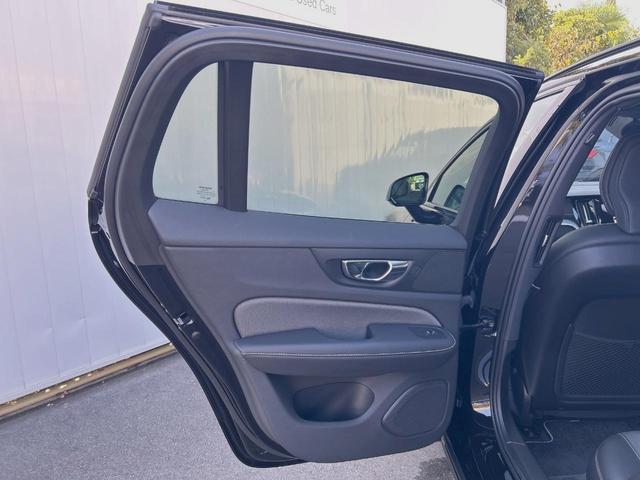 Ｖ６０ Ｂ５　Ｒデザイン　認定中古車　ナッパレザーシート　ｈａｒｍａｎ／ｋａｒｄｏｎ　インテリセーフ　３６０ビューカメラ　パイロットアシスト　レーダークルーズ　純正９インチナビ　マッサージ機能付きシート　シートヒーター（27枚目）
