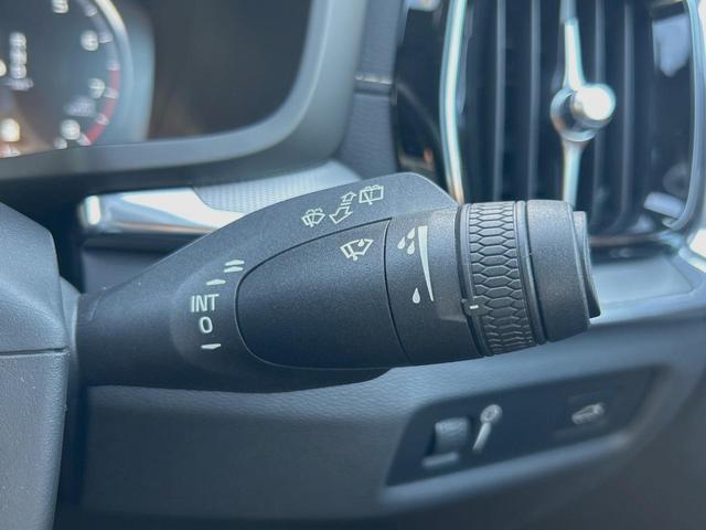 Ｖ６０ Ｂ５　Ｒデザイン　認定中古車　ナッパレザーシート　ｈａｒｍａｎ／ｋａｒｄｏｎ　インテリセーフ　３６０ビューカメラ　パイロットアシスト　レーダークルーズ　純正９インチナビ　マッサージ機能付きシート　シートヒーター（29枚目）