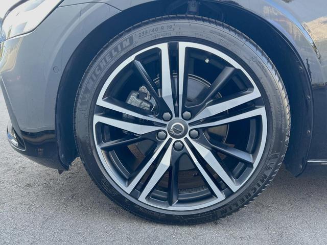 Ｖ６０ Ｂ５　Ｒデザイン　認定中古車　ナッパレザーシート　ｈａｒｍａｎ／ｋａｒｄｏｎ　インテリセーフ　３６０ビューカメラ　パイロットアシスト　レーダークルーズ　純正９インチナビ　マッサージ機能付きシート　シートヒーター（31枚目）