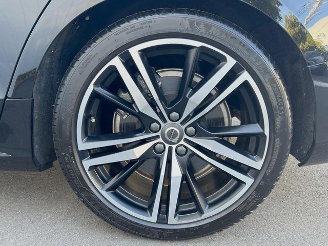Ｖ６０ Ｂ５　Ｒデザイン　認定中古車　ナッパレザーシート　ｈａｒｍａｎ／ｋａｒｄｏｎ　インテリセーフ　３６０ビューカメラ　パイロットアシスト　レーダークルーズ　純正９インチナビ　マッサージ機能付きシート　シートヒーター（32枚目）