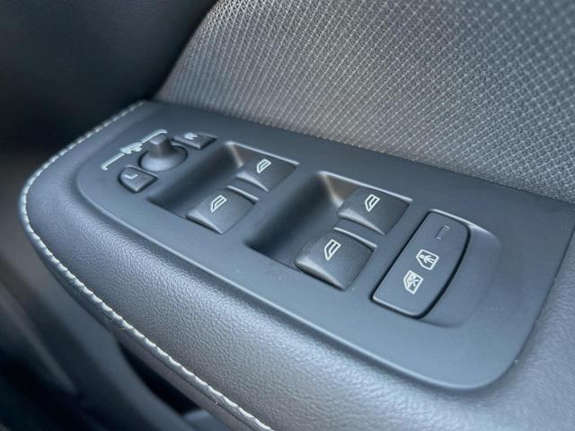 Ｖ６０ Ｂ５　Ｒデザイン　認定中古車　ナッパレザーシート　ｈａｒｍａｎ／ｋａｒｄｏｎ　インテリセーフ　３６０ビューカメラ　パイロットアシスト　レーダークルーズ　純正９インチナビ　マッサージ機能付きシート　シートヒーター（39枚目）