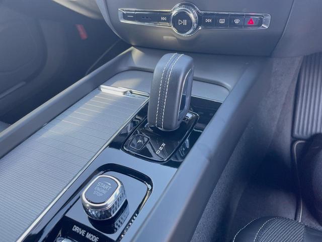 Ｖ６０ Ｂ５　Ｒデザイン　認定中古車　ナッパレザーシート　ｈａｒｍａｎ／ｋａｒｄｏｎ　インテリセーフ　３６０ビューカメラ　パイロットアシスト　レーダークルーズ　純正９インチナビ　マッサージ機能付きシート　シートヒーター（43枚目）