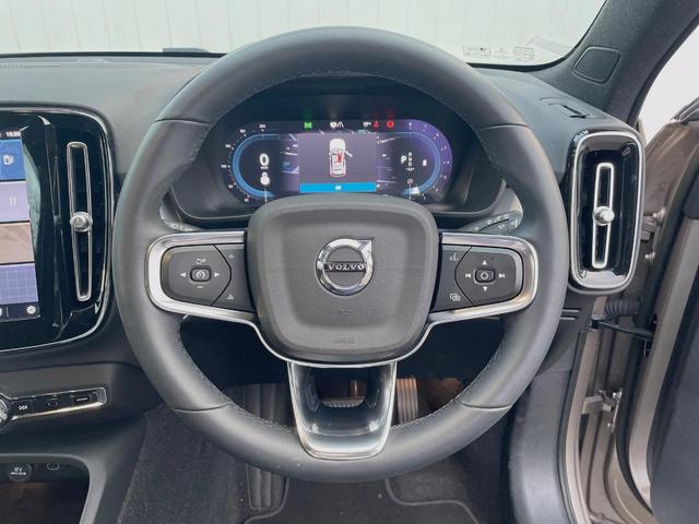 ＸＣ４０ プラス　プロ　Ｂ３　認定中古車　ｈａｒｍａｎ／ｋａｒｄｏｎ　インテリセーフ　衝突被害軽減ブレーキ　３６０ビューカメラ　純正９インチナビ　シートヒーター　ハンドルヒーター　フロントカメラ　サイドカメラ　バックカメラ（9枚目）