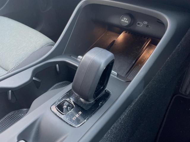 ＸＣ４０ プラス　プロ　Ｂ３　認定中古車　ｈａｒｍａｎ／ｋａｒｄｏｎ　インテリセーフ　衝突被害軽減ブレーキ　３６０ビューカメラ　純正９インチナビ　シートヒーター　ハンドルヒーター　フロントカメラ　サイドカメラ　バックカメラ（18枚目）