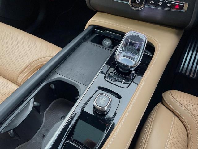 XC90 アルティメット B6 AWD 認定中古車 AWD ナッパレザーシート サンルーフ  B&Wプレミアムサウンド インテリセーフ 衝突被害軽減ブレーキ 360ビューカメラ パイロットアシスト レーダークルーズ 純正9インチナビ(52枚目)