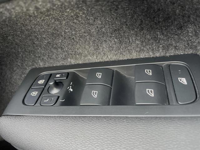 XC40 プラス プロ B3 認定中古車 インテリセーフ 衝突被害軽減ブレーキ レーダークルーズ 純正9インチナビ フロントカメラ バックカメラ サイドカメラ 純正ナビ シートヒーター・LEDヘッドライト(15枚目)