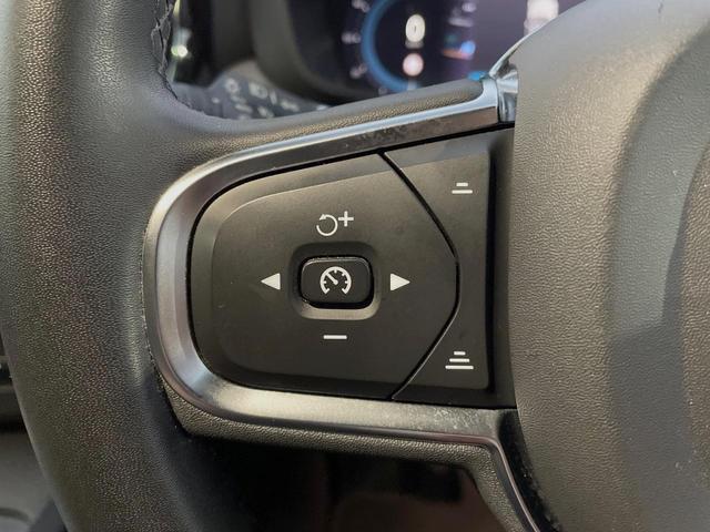 ＸＣ６０ プラス　Ｂ５　認定中古車　本革シート　インテリセーフ　衝突被害軽減ブレーキ　３６０ビューカメラ　パイロットアシスト　レーダークルーズ　マッサージ機能付きシート　シートヒーター　純正１９インチアルミ　純正ナビ（7枚目）