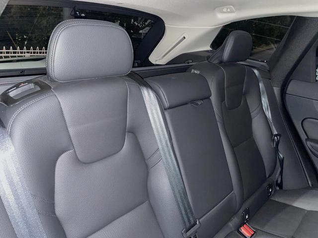 ＸＣ６０ プラス　Ｂ５　認定中古車　本革シート　インテリセーフ　衝突被害軽減ブレーキ　３６０ビューカメラ　パイロットアシスト　レーダークルーズ　マッサージ機能付きシート　シートヒーター　純正１９インチアルミ　純正ナビ（11枚目）