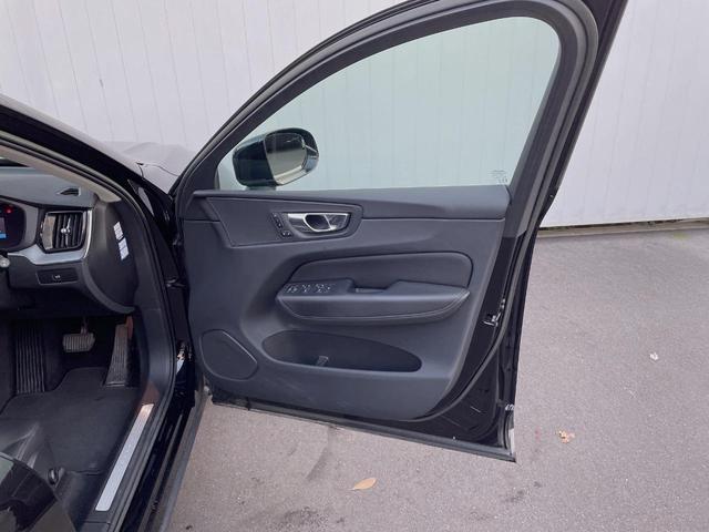 ＸＣ６０ プラス　Ｂ５　認定中古車　本革シート　インテリセーフ　衝突被害軽減ブレーキ　３６０ビューカメラ　パイロットアシスト　レーダークルーズ　マッサージ機能付きシート　シートヒーター　純正１９インチアルミ　純正ナビ（20枚目）