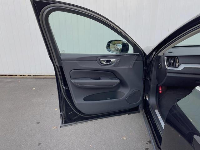 ＸＣ６０ プラス　Ｂ５　認定中古車　本革シート　インテリセーフ　衝突被害軽減ブレーキ　３６０ビューカメラ　パイロットアシスト　レーダークルーズ　マッサージ機能付きシート　シートヒーター　純正１９インチアルミ　純正ナビ（23枚目）