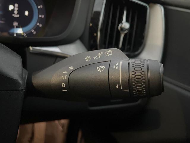 ＸＣ６０ プラス　Ｂ５　認定中古車　本革シート　インテリセーフ　衝突被害軽減ブレーキ　３６０ビューカメラ　パイロットアシスト　レーダークルーズ　マッサージ機能付きシート　シートヒーター　純正１９インチアルミ　純正ナビ（26枚目）