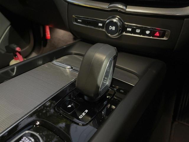 ＸＣ６０ プラス　Ｂ５　認定中古車　本革シート　インテリセーフ　衝突被害軽減ブレーキ　３６０ビューカメラ　パイロットアシスト　レーダークルーズ　マッサージ機能付きシート　シートヒーター　純正１９インチアルミ　純正ナビ（30枚目）