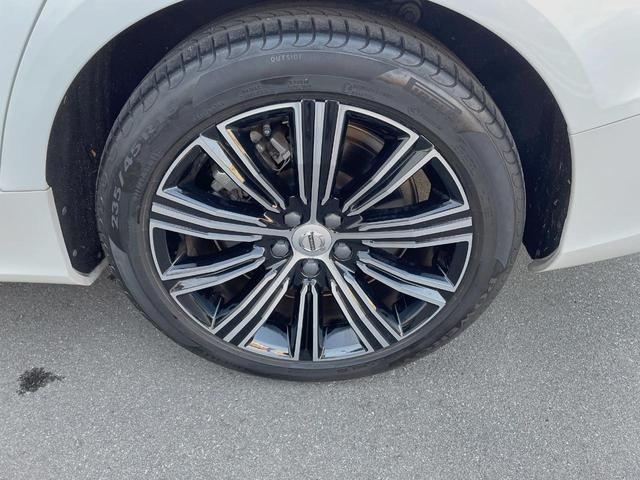 Ｖ６０ Ｔ５　インスクリプション　ナッパレザーシート　ｈａｒｍａｎ／ｋａｒｄｏｎ　インテリセーフ　衝突被害軽減ブレーキ　３６０ビューカメラ　パイロットアシスト　レーダークルーズ　純正９インチナビ　マッサージ機能付きシート（24枚目）