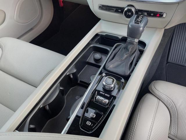 Ｖ６０ Ｔ５　インスクリプション　ナッパレザーシート　ｈａｒｍａｎ／ｋａｒｄｏｎ　インテリセーフ　衝突被害軽減ブレーキ　３６０ビューカメラ　パイロットアシスト　レーダークルーズ　純正９インチナビ　マッサージ機能付きシート（35枚目）