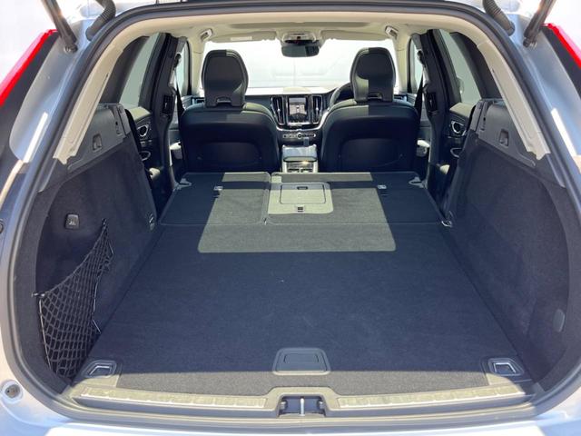 ＸＣ６０ Ｂ５　ＡＷＤ　モーメンタム　認定中古車　サンルーフ　インテリセーフ　衝突被害軽減ブレーキ　３６０°ビューカメラ　パイロットアシスト　レーダークルーズ　純正９インチナビ　シートヒーター　メモリー機能付きパワーシート　フルセグＴＶ（15枚目）