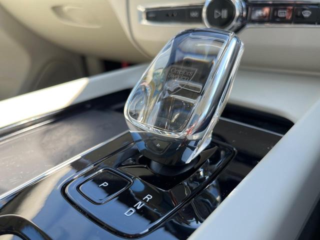 XC60 アルティメット B5 AWD パノラマガラスサンルーフ Googleモデル  革シート 360°ビューカメラ パイロットアシスト マッサージ機能付きシート シートベンチレーション パワーシート パワーバックドア(7枚目)