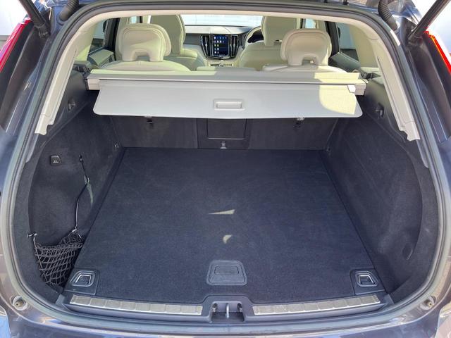 XC60 アルティメット B5 AWD パノラマガラスサンルーフ Googleモデル  革シート 360°ビューカメラ パイロットアシスト マッサージ機能付きシート シートベンチレーション パワーシート パワーバックドア(15枚目)