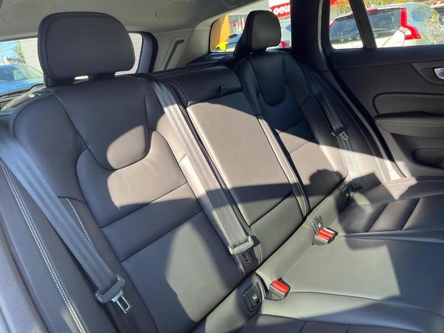 Ｖ６０ アルティメット　Ｂ４　認定中古車　インテリセーフ　禁煙車　ｈａｒｍａｎ／ｋａｒｄｏｎ　ナッパレザーシート　Ｇｏｏｇｌｅナビ　３６０°ビューカメラ　全席シートヒーター　シートベンチレーション　マッサージ機能　純正ドラレコ（14枚目）