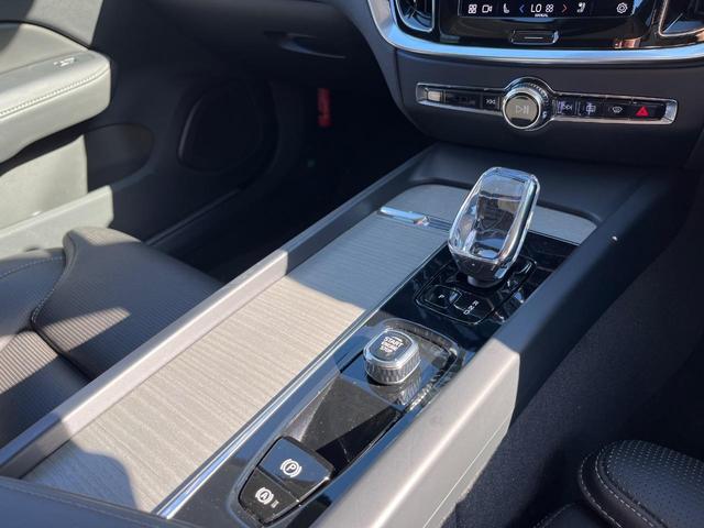 Ｖ６０ アルティメット　Ｂ４　認定中古車　インテリセーフ　禁煙車　ｈａｒｍａｎ／ｋａｒｄｏｎ　ナッパレザーシート　Ｇｏｏｇｌｅナビ　３６０°ビューカメラ　全席シートヒーター　シートベンチレーション　マッサージ機能　純正ドラレコ（46枚目）