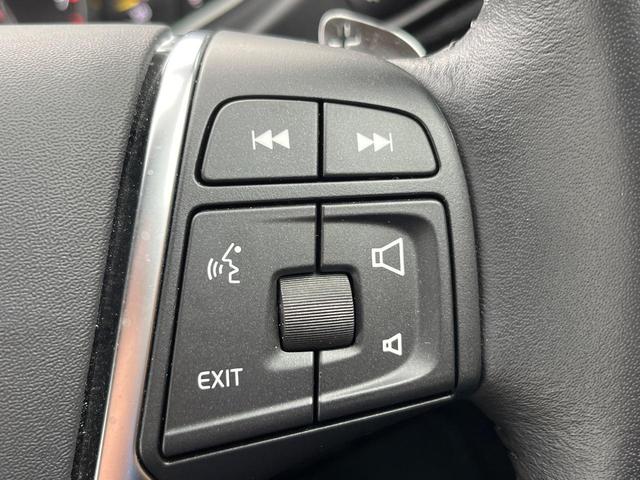 V40 クロスカントリー T5 AWD サマム 本革シート harman kardon 衝突被害軽減ブレーキ レーダークルーズ 純正ナビ シートヒーター 純正18インチアルミ バックカメラ ブラインドスポットインフォメーション Bluetooth(12枚目)