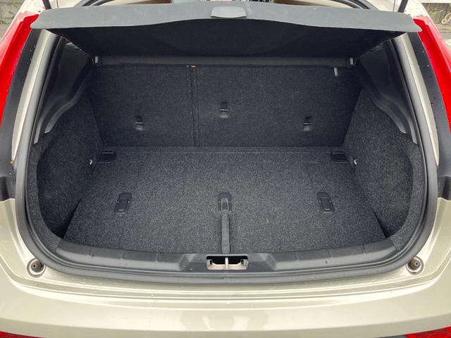 V40 クロスカントリー T5 AWD サマム 本革シート harman kardon 衝突被害軽減ブレーキ レーダークルーズ 純正ナビ シートヒーター 純正18インチアルミ バックカメラ ブラインドスポットインフォメーション Bluetooth(15枚目)