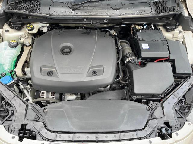 V40 クロスカントリー T5 AWD サマム 本革シート harman kardon 衝突被害軽減ブレーキ レーダークルーズ 純正ナビ シートヒーター 純正18インチアルミ バックカメラ ブラインドスポットインフォメーション Bluetooth(17枚目)