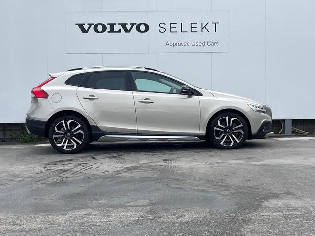 V40 クロスカントリー T5 AWD サマム 本革シート harman kardon 衝突被害軽減ブレーキ レーダークルーズ 純正ナビ シートヒーター 純正18インチアルミ バックカメラ ブラインドスポットインフォメーション Bluetooth(20枚目)