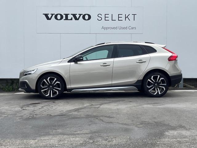 V40 クロスカントリー T5 AWD サマム 本革シート harman kardon 衝突被害軽減ブレーキ レーダークルーズ 純正ナビ シートヒーター 純正18インチアルミ バックカメラ ブラインドスポットインフォメーション Bluetooth(21枚目)