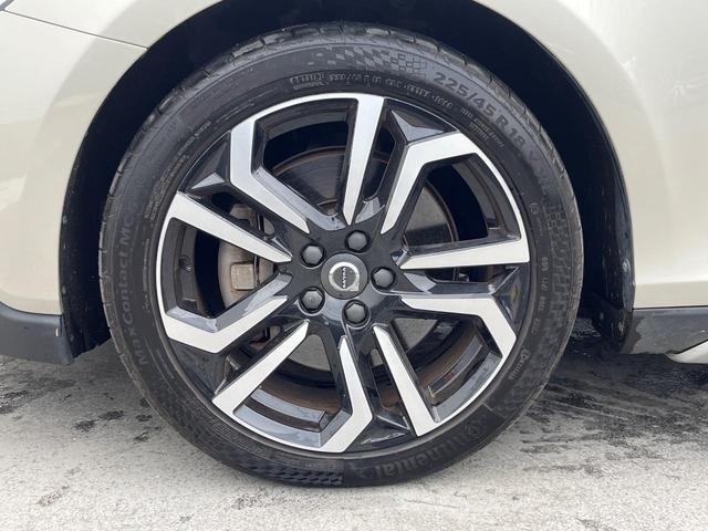 V40 クロスカントリー T5 AWD サマム 本革シート harman kardon 衝突被害軽減ブレーキ レーダークルーズ 純正ナビ シートヒーター 純正18インチアルミ バックカメラ ブラインドスポットインフォメーション Bluetooth(28枚目)