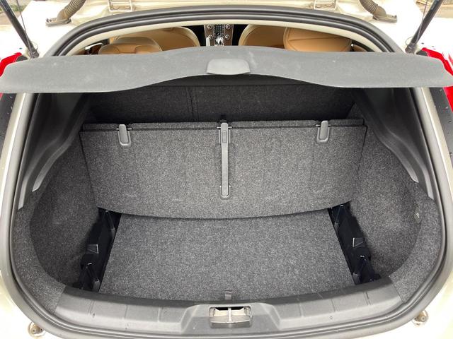 V40 クロスカントリー T5 AWD サマム 本革シート harman kardon 衝突被害軽減ブレーキ レーダークルーズ 純正ナビ シートヒーター 純正18インチアルミ バックカメラ ブラインドスポットインフォメーション Bluetooth(32枚目)