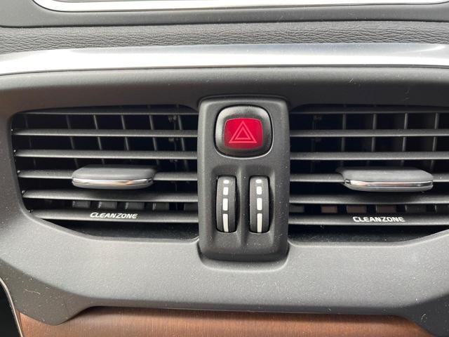 V40 クロスカントリー T5 AWD サマム 本革シート harman kardon 衝突被害軽減ブレーキ レーダークルーズ 純正ナビ シートヒーター 純正18インチアルミ バックカメラ ブラインドスポットインフォメーション Bluetooth(36枚目)