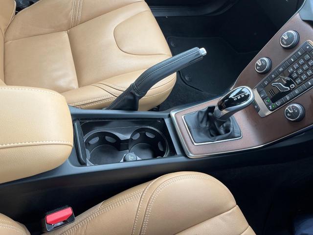 V40 クロスカントリー T5 AWD サマム 本革シート harman kardon 衝突被害軽減ブレーキ レーダークルーズ 純正ナビ シートヒーター 純正18インチアルミ バックカメラ ブラインドスポットインフォメーション Bluetooth(37枚目)