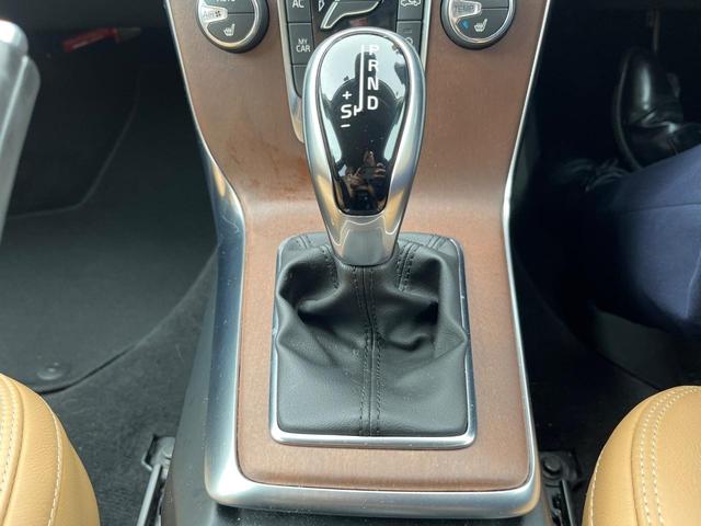 V40 クロスカントリー T5 AWD サマム 本革シート harman kardon 衝突被害軽減ブレーキ レーダークルーズ 純正ナビ シートヒーター 純正18インチアルミ バックカメラ ブラインドスポットインフォメーション Bluetooth(38枚目)