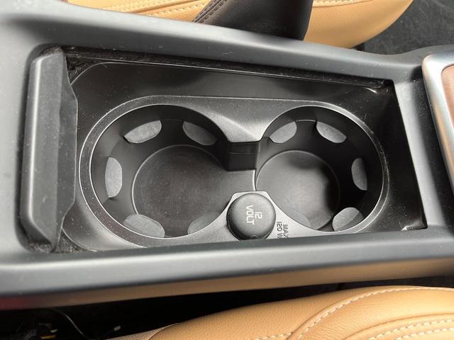 V40 クロスカントリー T5 AWD サマム 本革シート harman kardon 衝突被害軽減ブレーキ レーダークルーズ 純正ナビ シートヒーター 純正18インチアルミ バックカメラ ブラインドスポットインフォメーション Bluetooth(39枚目)