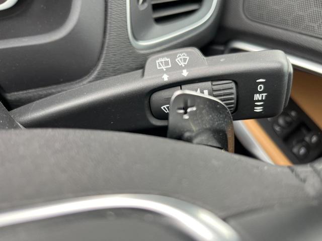 V40 クロスカントリー T5 AWD サマム 本革シート harman kardon 衝突被害軽減ブレーキ レーダークルーズ 純正ナビ シートヒーター 純正18インチアルミ バックカメラ ブラインドスポットインフォメーション Bluetooth(44枚目)
