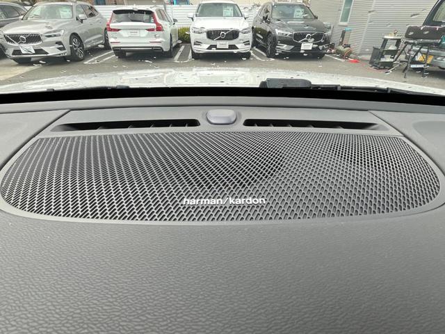 XC40 ウルトラ B4 AWD 認定中古車 AWD 白革シート harman&kardon インテリセーフ 360°ビューカメラ レーダークルーズ 純正9インチナビ 禁煙車 シートヒーター (メモリー機能付)パワーシート(6枚目)