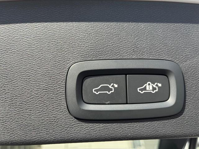 XC40 ウルトラ B4 AWD 認定中古車 AWD 白革シート harman&kardon インテリセーフ 360°ビューカメラ レーダークルーズ 純正9インチナビ 禁煙車 シートヒーター (メモリー機能付)パワーシート(11枚目)