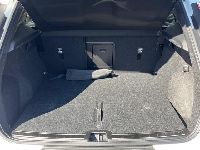 XC40 ウルトラ B4 AWD 認定中古車 AWD 白革シート harman&kardon インテリセーフ 360°ビューカメラ レーダークルーズ 純正9インチナビ 禁煙車 シートヒーター (メモリー機能付)パワーシート(13枚目)