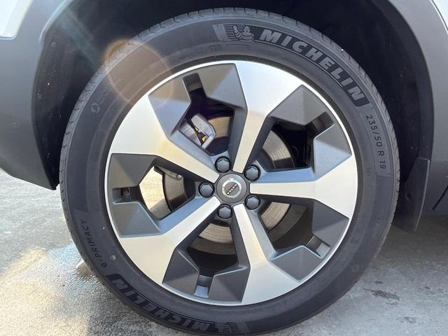 XC40 ウルトラ B4 AWD 認定中古車 AWD 白革シート harman&kardon インテリセーフ 360°ビューカメラ レーダークルーズ 純正9インチナビ 禁煙車 シートヒーター (メモリー機能付)パワーシート(30枚目)